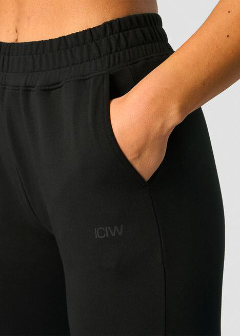 Stride Sweatpants - Black - for kvinde - ICANIWILL - Bukser